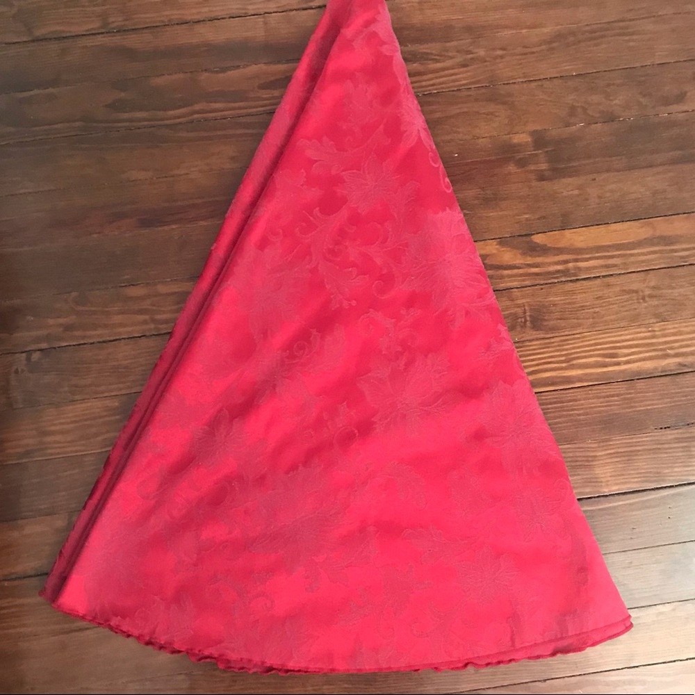 Round Jacquard Holiday Tablecloth with 4 Napkins